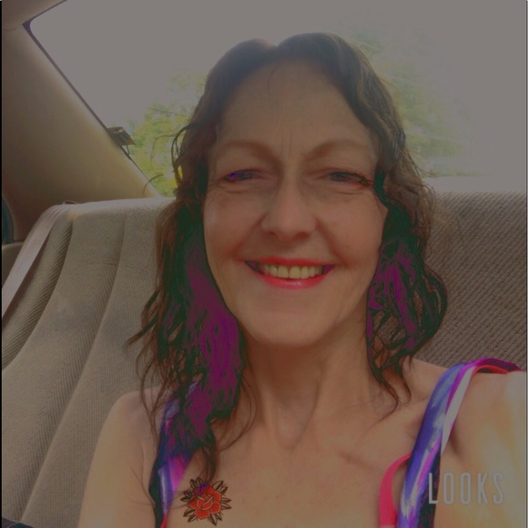 Meet your Posher, Mary - Picture 1 of 8